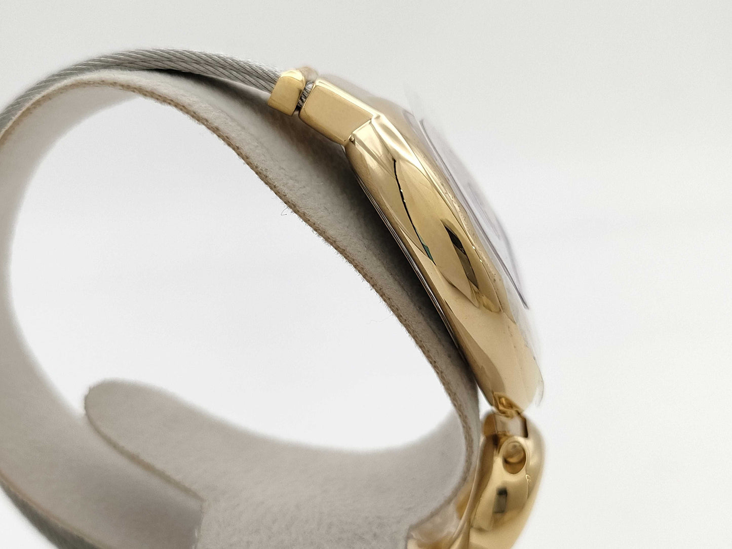 CHARRIOL MOY.570.O02 MO 0268 Quartz Shell Dial Women's Watch