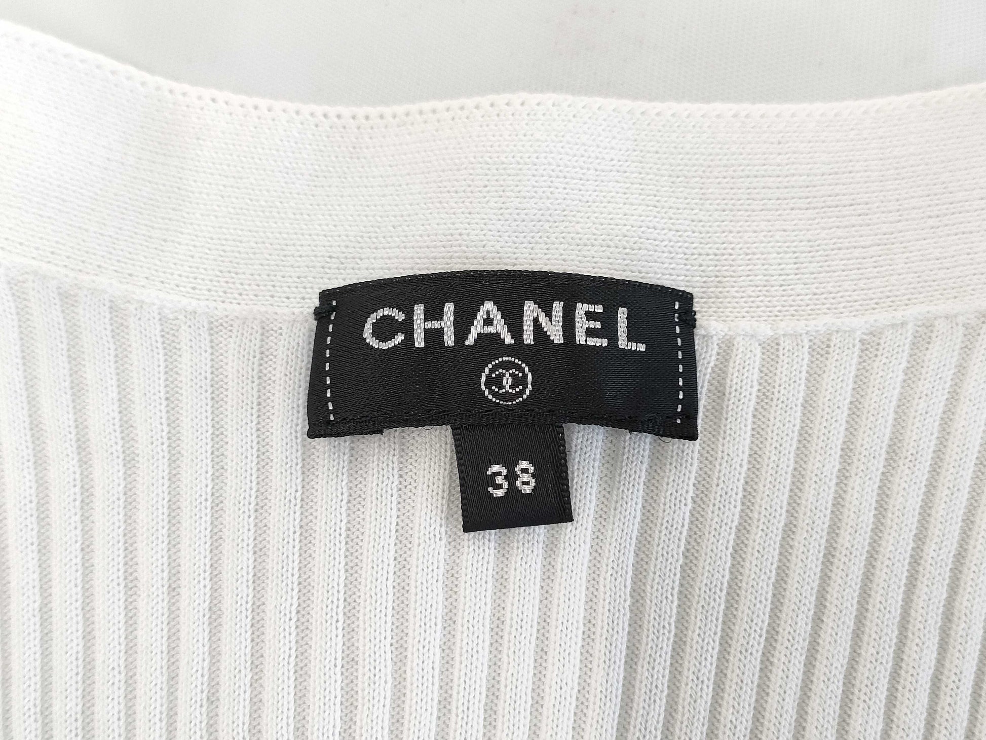 (10462_0109) CHANEL CHANEL White Knitted Cardigan Spare Yarn Button Size 38 Cardigan