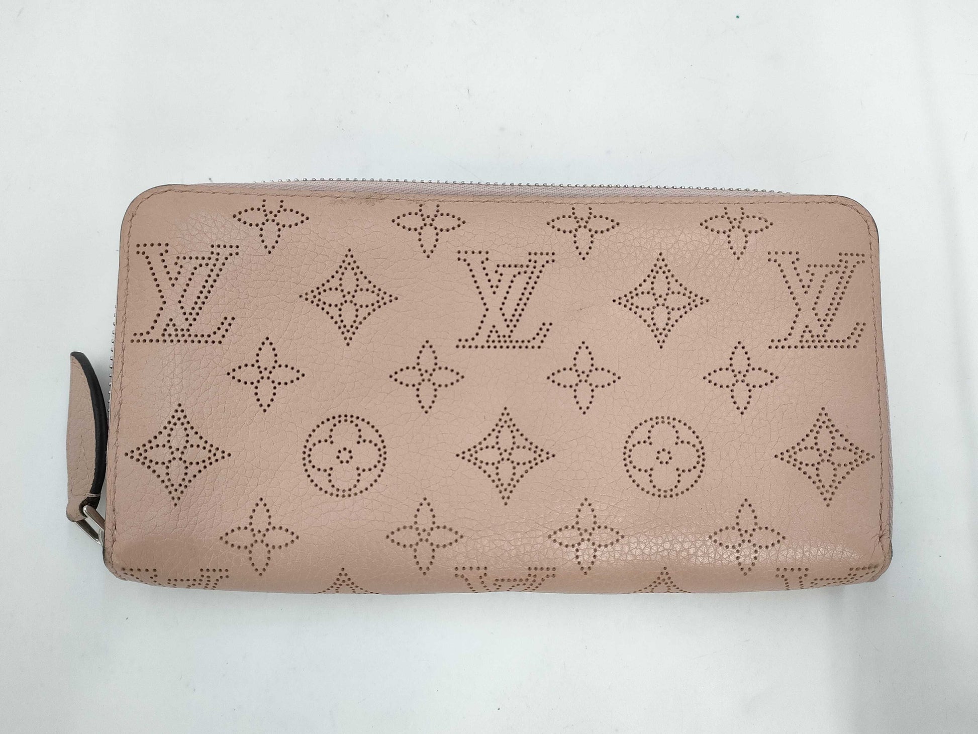 LOUIS VUITTON Mahina Zippy Wallet
