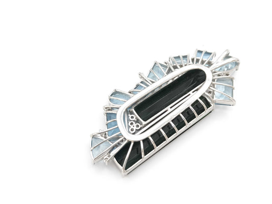 Total length 16.20ct, average diameter 8.20ct, depth 0.30ct, PT900, 18.5g, pendant top 
