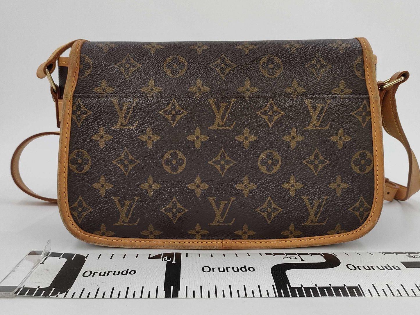 LOUIS VUITTON Solo-Nue Shoulder Bag