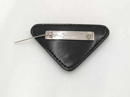 (10461_0152) PRADA PRADA Triangle Brooch Triangle Plate Brooch
