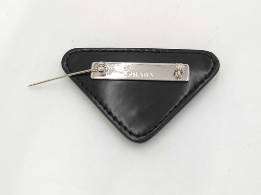 (10461_0152) PRADA PRADA Triangle Brooch Triangle Plate Brooch