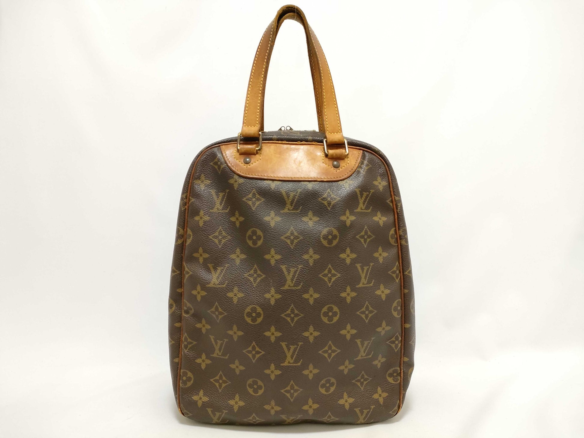 LOUIS VUITTON Monogram TH - Louis Vuitton M41450 VI0927 Excursion Monogram Canvas Handbag