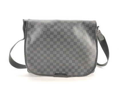 LOUIS VUITTON Damier Graphite Daniel GM N58033 SP0039 Black Shoulder Bag
