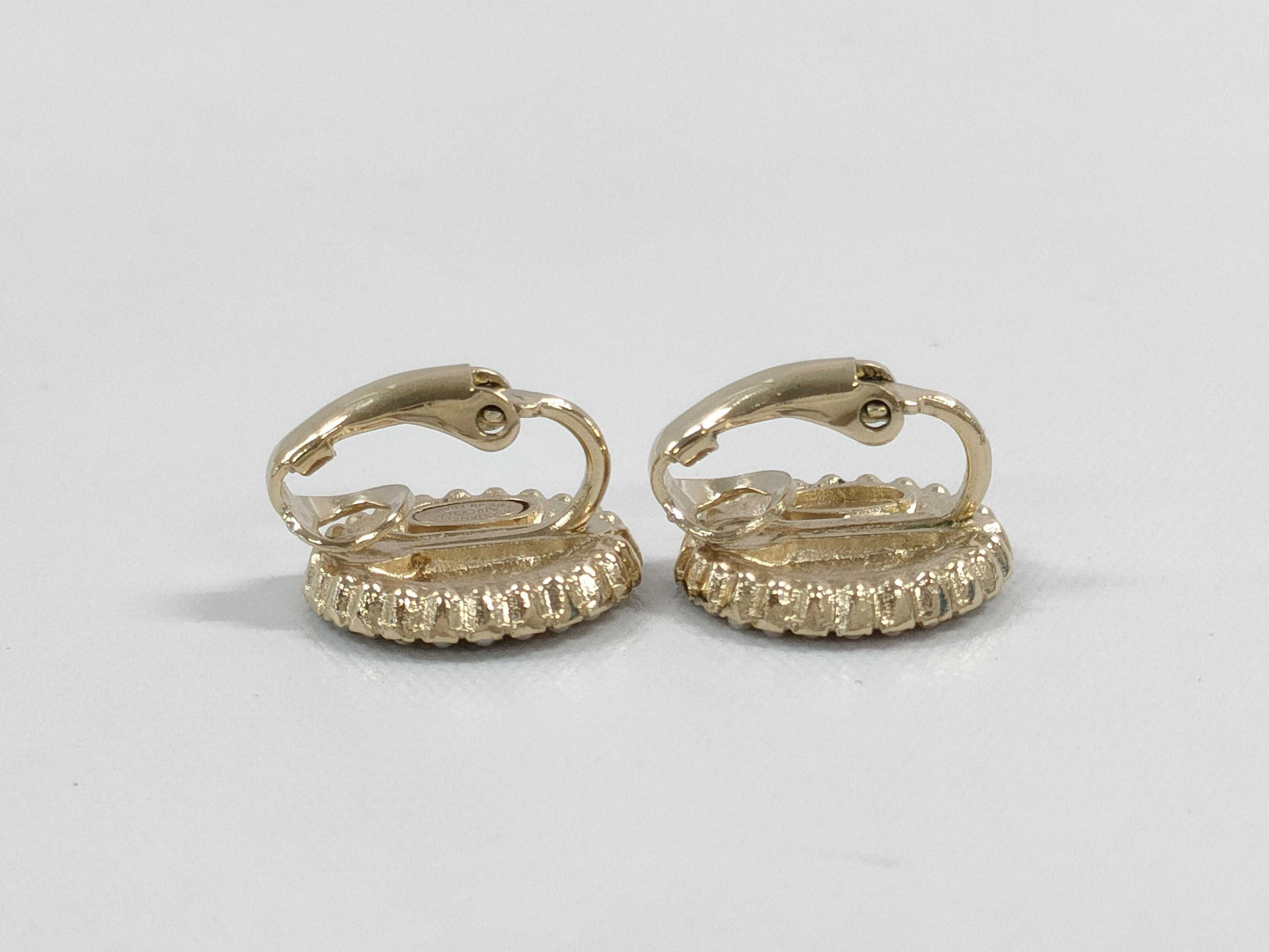 CHANEL 19C Coco Mark LA PAUSE F Pearl Round GP Earrings