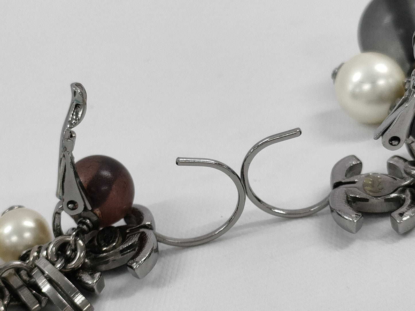 CHANEL 07A Pearl Swing SP Earrings