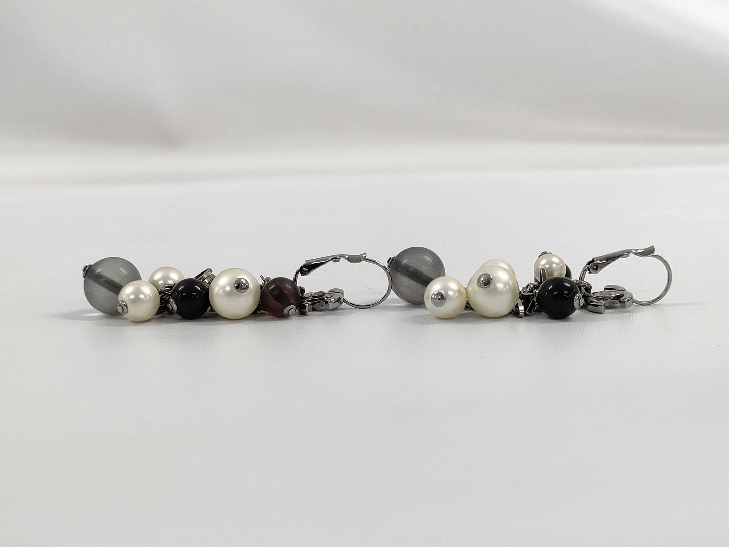 CHANEL 07A Pearl Swing SP Earrings