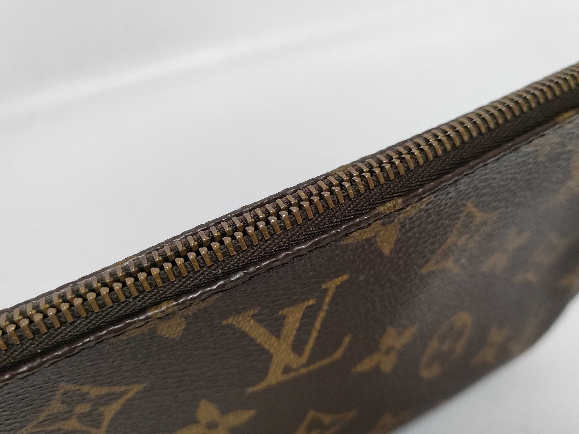 LOUIS VUITTON Monogram Pochette Accessoires M51980 SL0938 Brown Zipper Pull Detachable Pouch Louis Vuitton Pouch