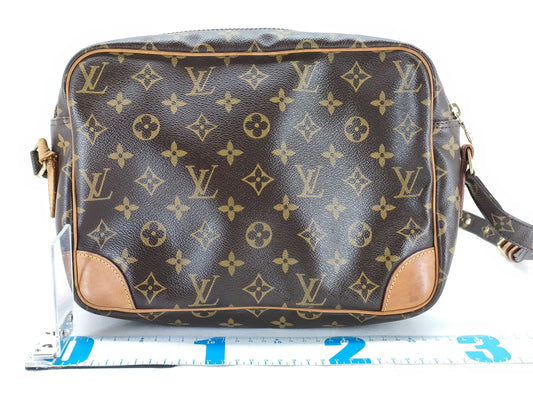 LOUIS VUITTON Monogram Nile M45244 Monogram Non-sticky Shoulder Bag