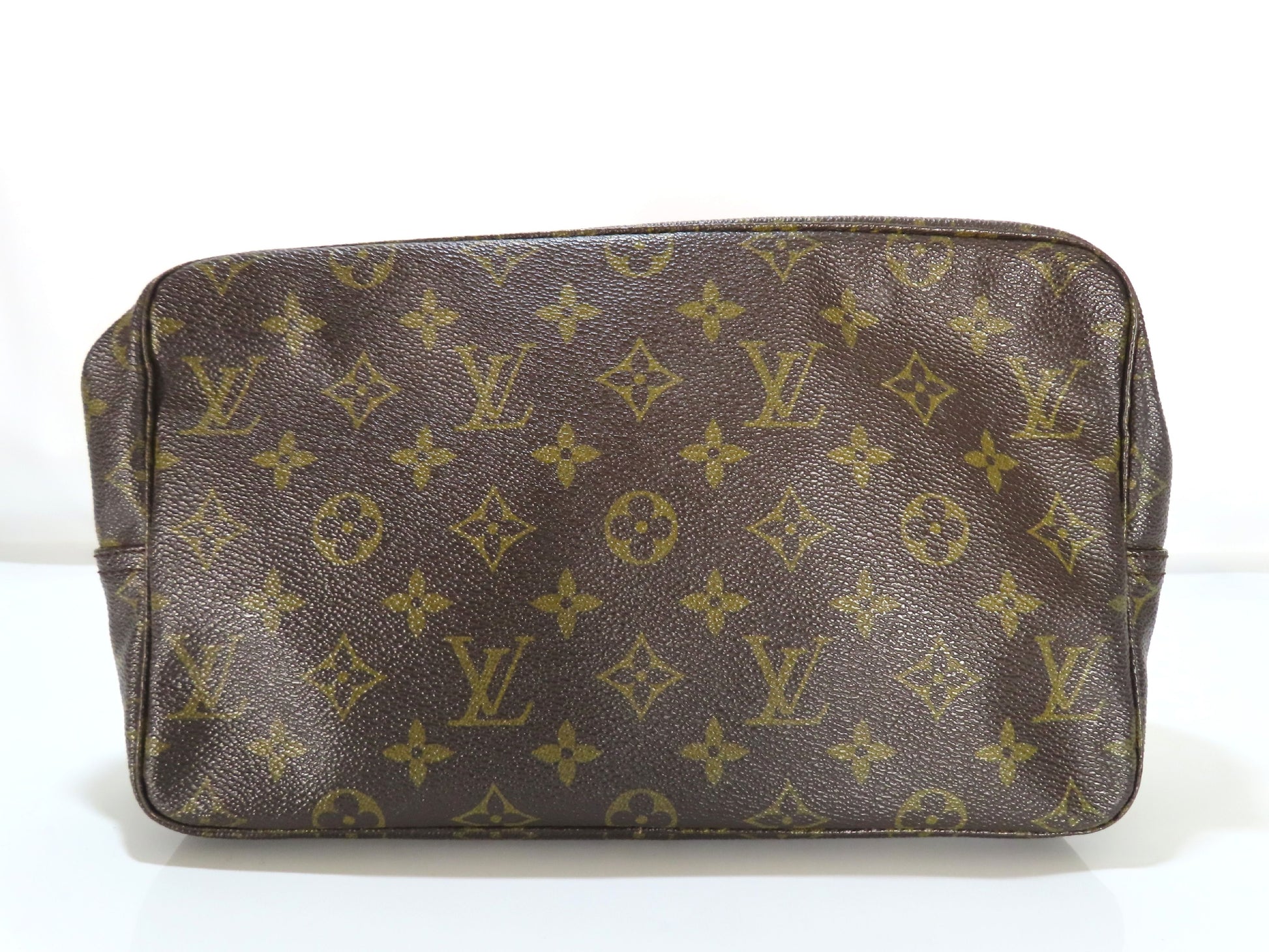 LOUIS VUITTON Monogram Truss Toilette 28 Monogram Pouch