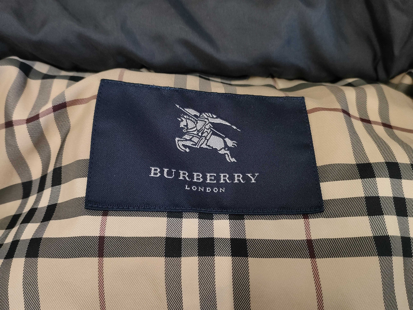 (10462_0225)▼BURBERRY Down Jacket with Fur Size L Coat
