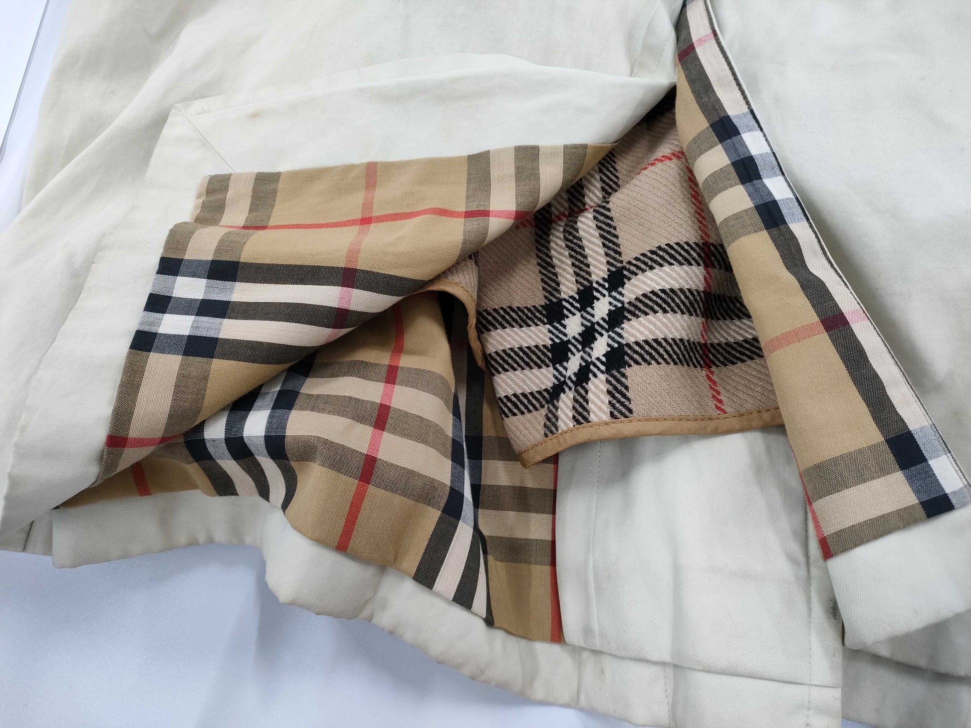 Burberry Coat with Liner, Size 175, C-TK83 Coat