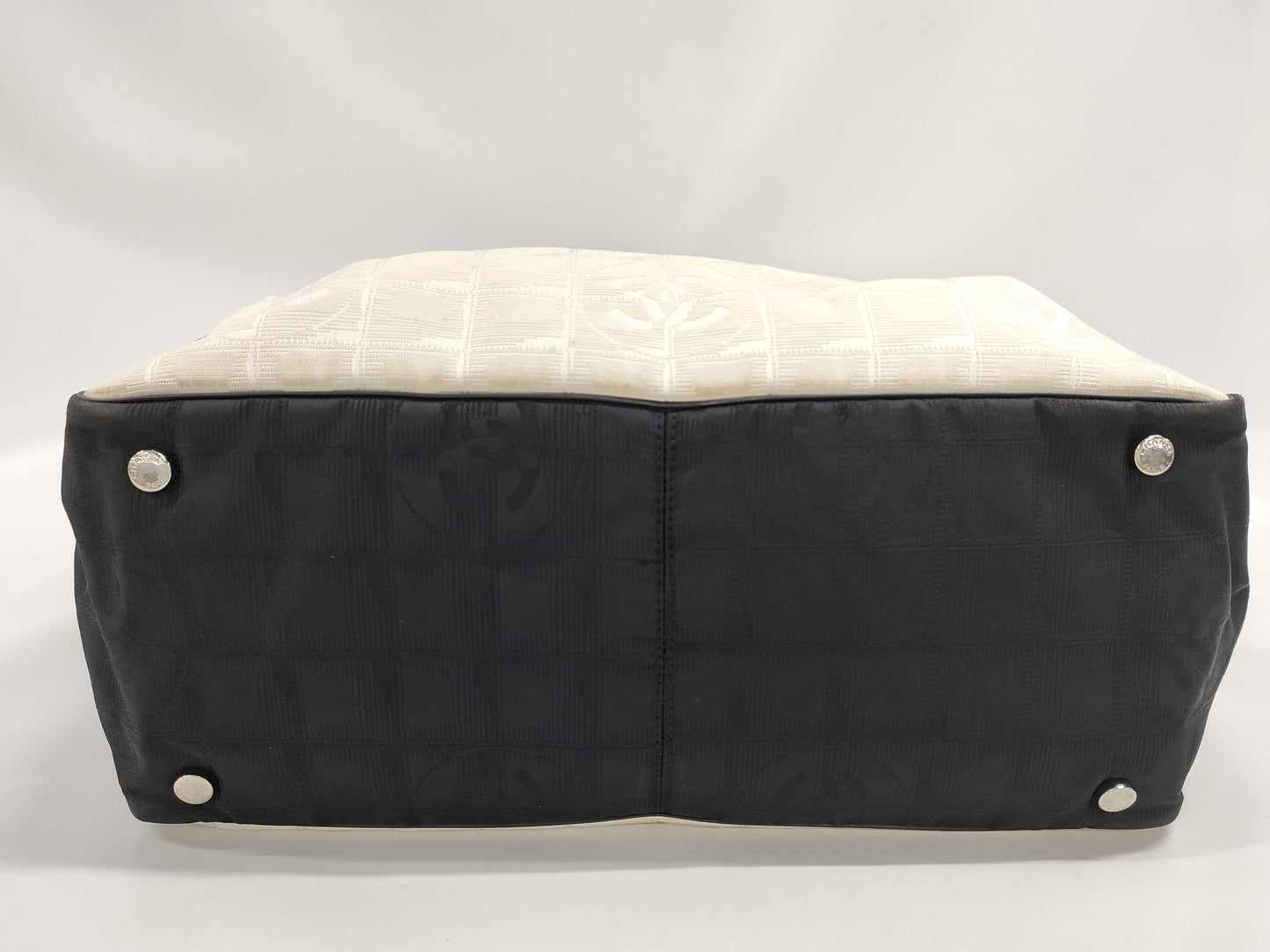 CHANEL New Travel Tote MM Nylon/Leather Black/Ivory Tote Bag