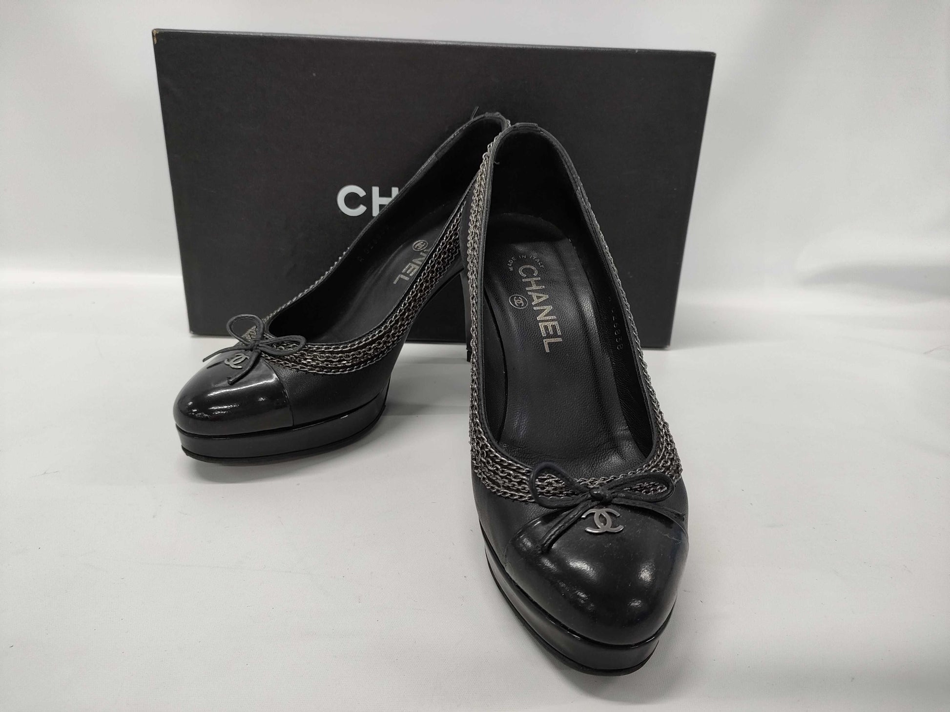 CHANEL Chanel Black Size 37.5 Pumps