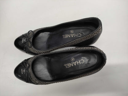 CHANEL Chanel Black Size 37.5 Pumps