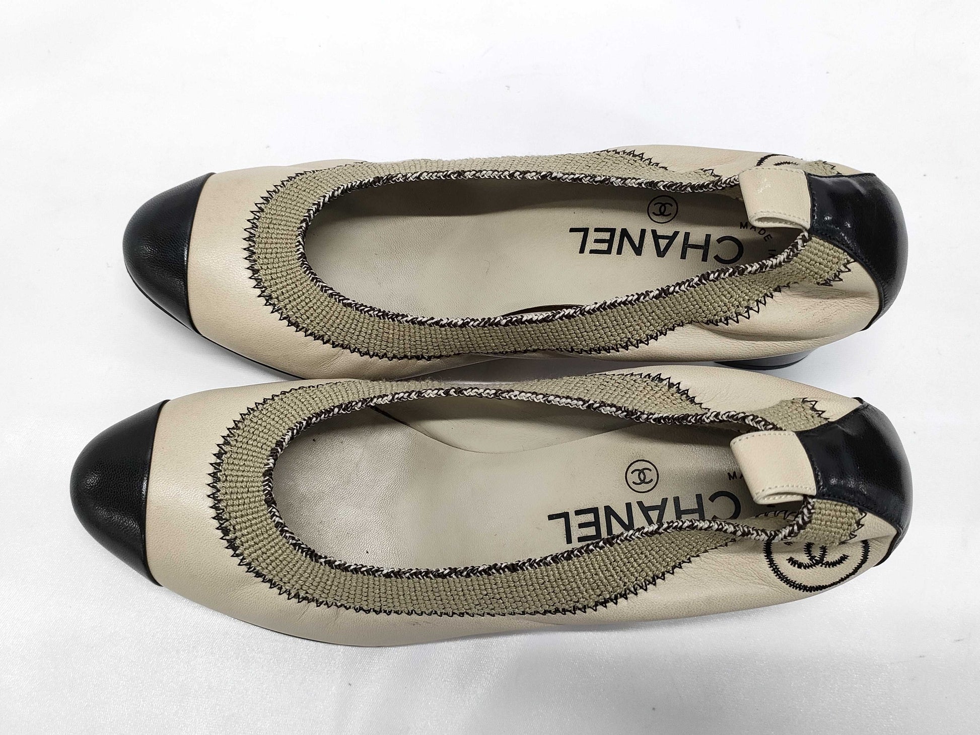 CHANEL Chanel white pumps size 37.5