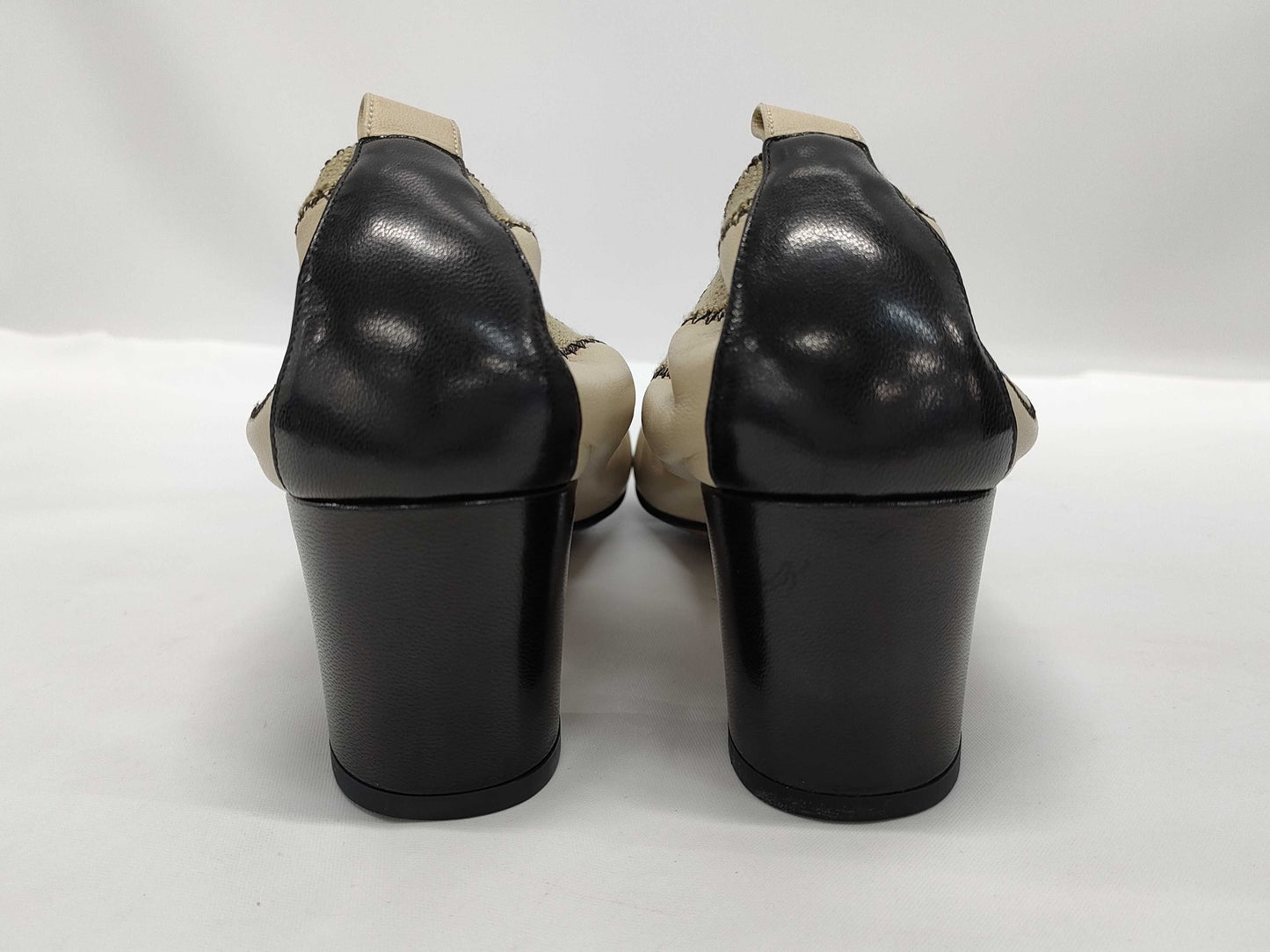 CHANEL Chanel white pumps size 37.5