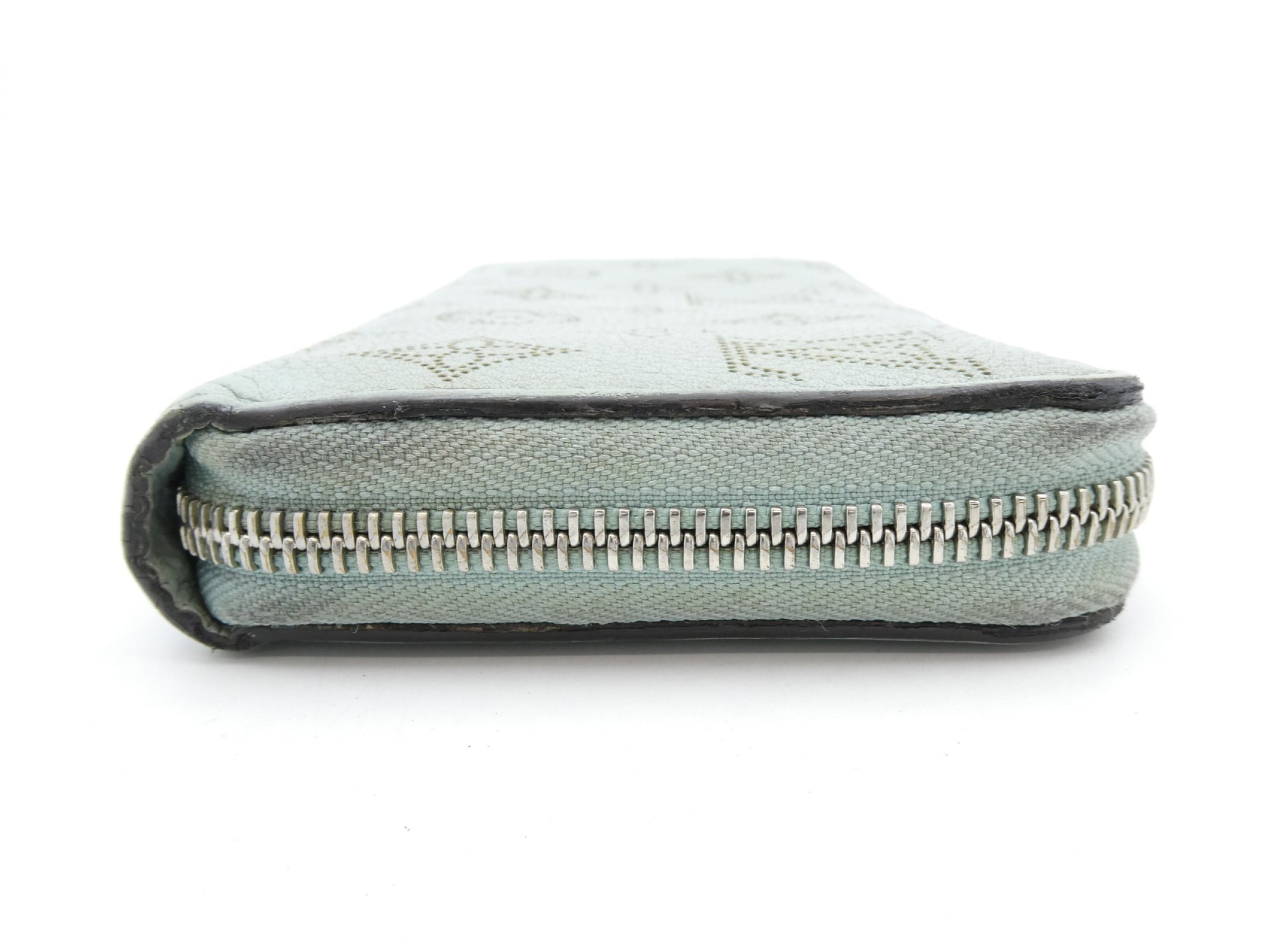 LOUIS VUITTON Mahina Zippy Wallet