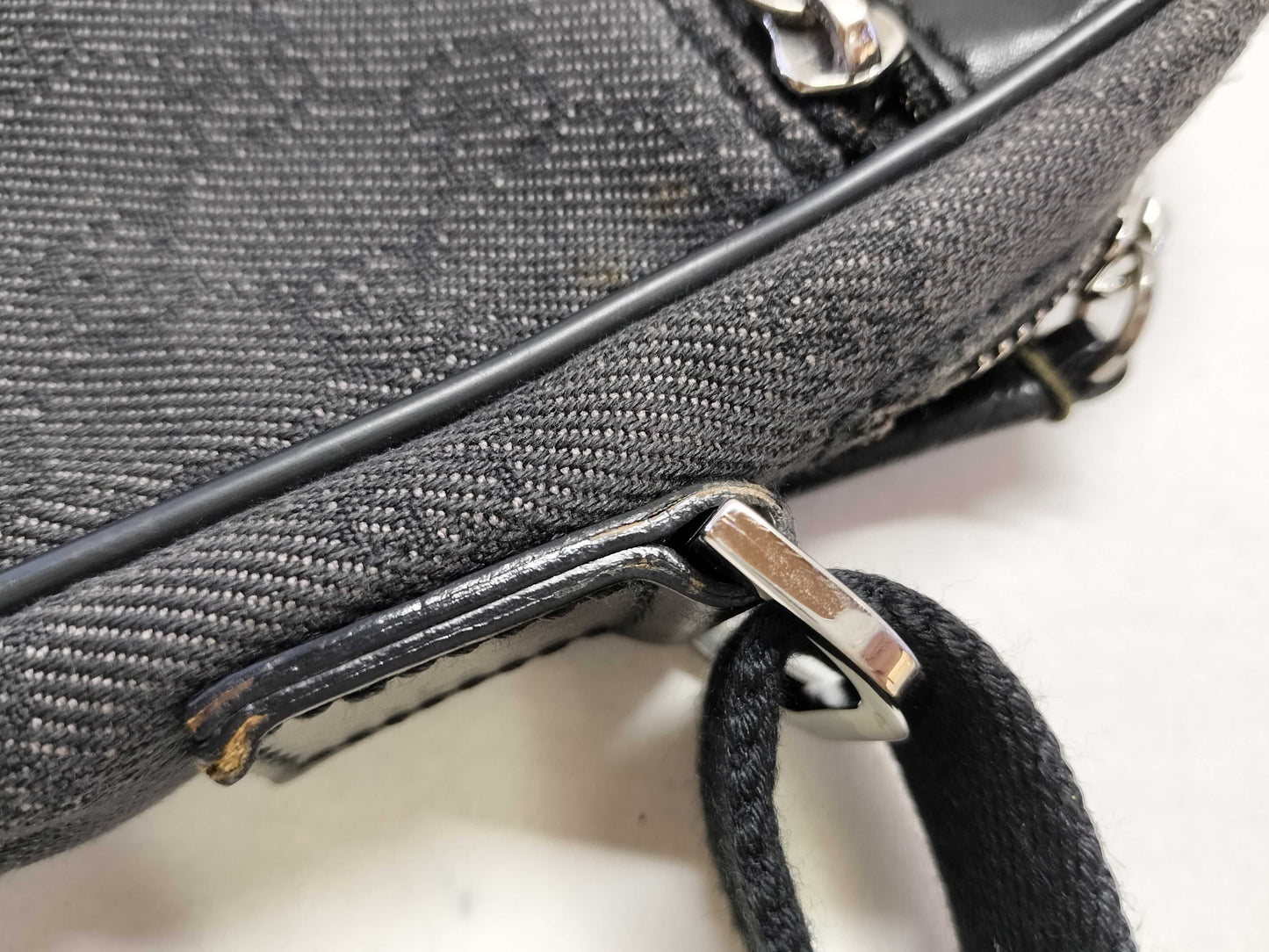 GUCCI GG Canvas Shoulder Bag