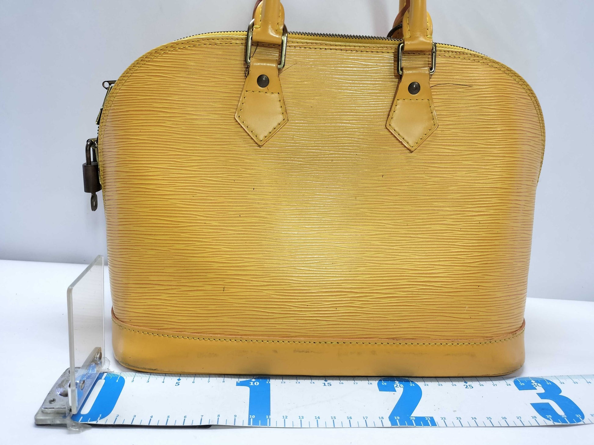 LOUIS VUITTON Epi Alma Handbag