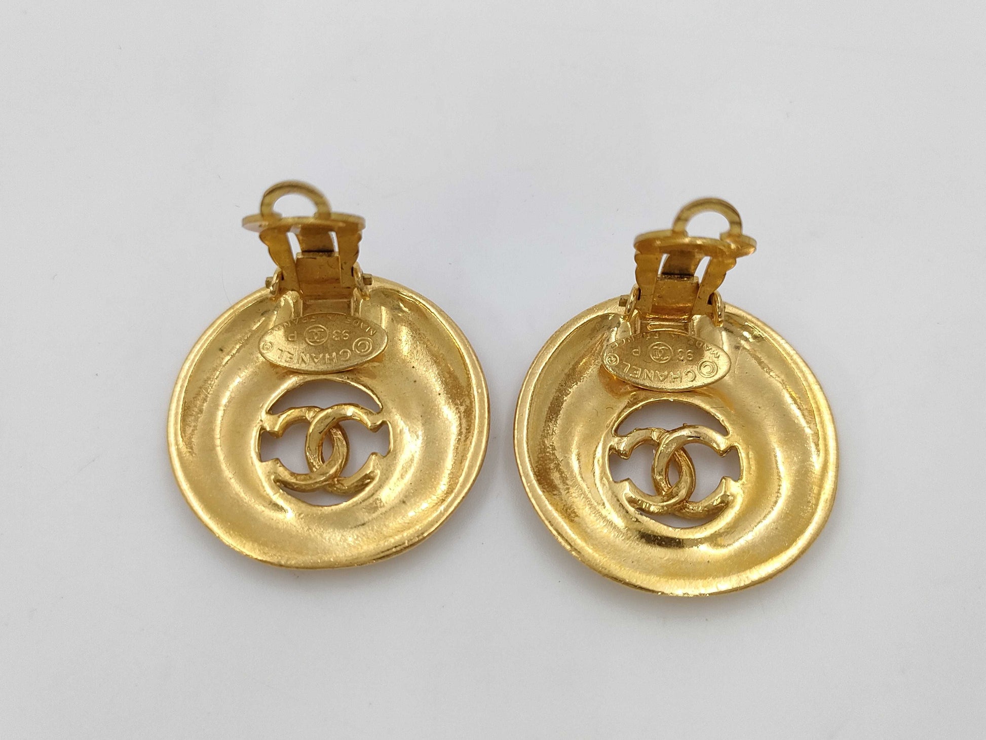 CHANEL 93P Earrings