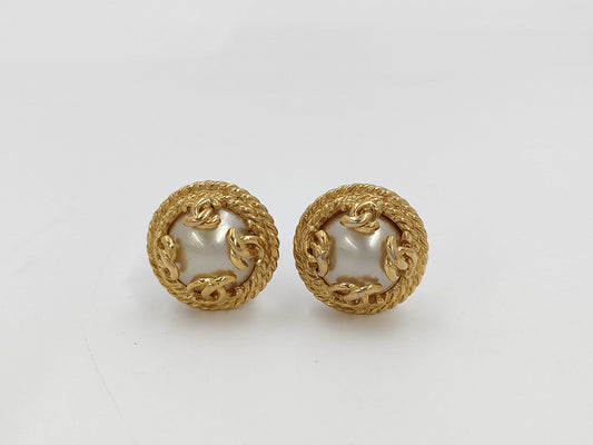 CHANEL 95A Pearl Earrings