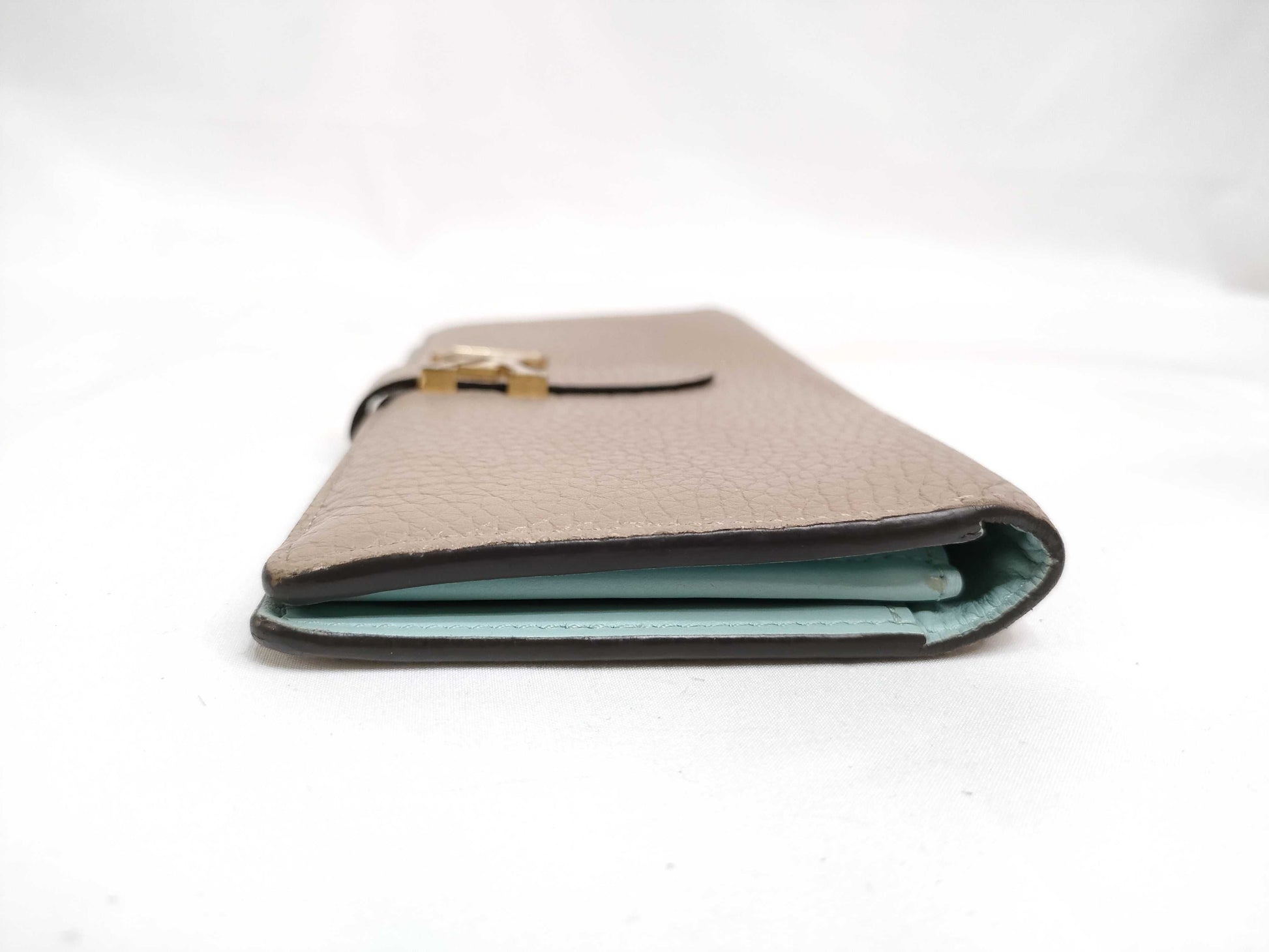 LOUIS VUITTON Taurillon LV Vertical Wallet