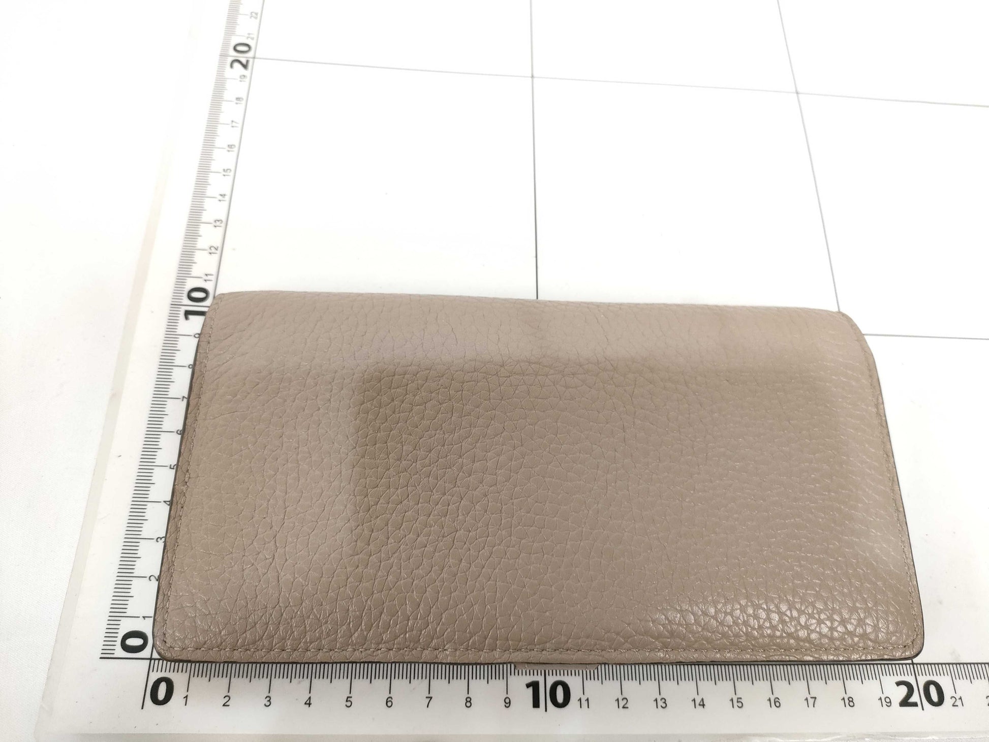 LOUIS VUITTON Taurillon LV Vertical Wallet