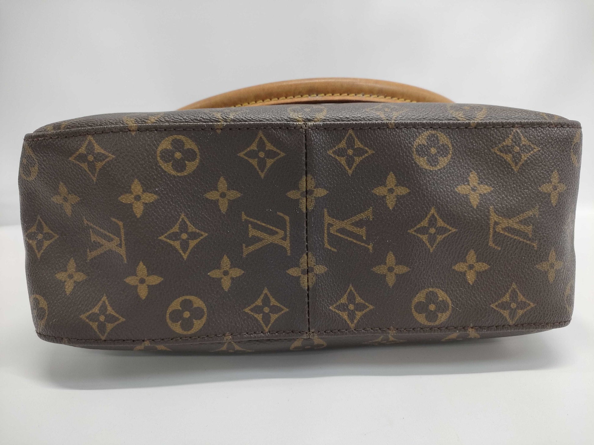 LOUIS VUITTON Looping GM Handbag