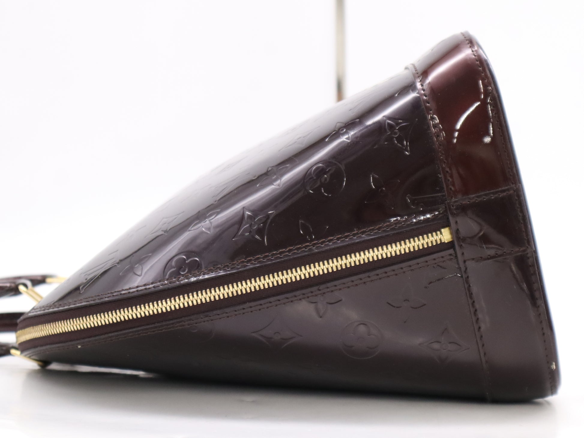 LOUIS VUITTON M93595 Vernis Alma GM Amaranth Handbag with Cloche and 2 Keys