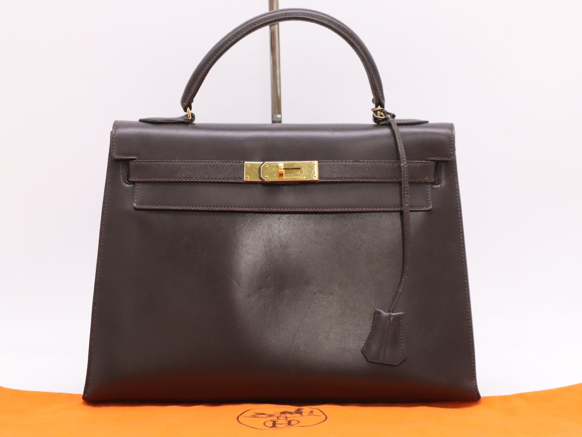 HERMES Kelly 32 Handbag, 1986, with P Stamp, GD Hardware, Dust Bag and Cloche.