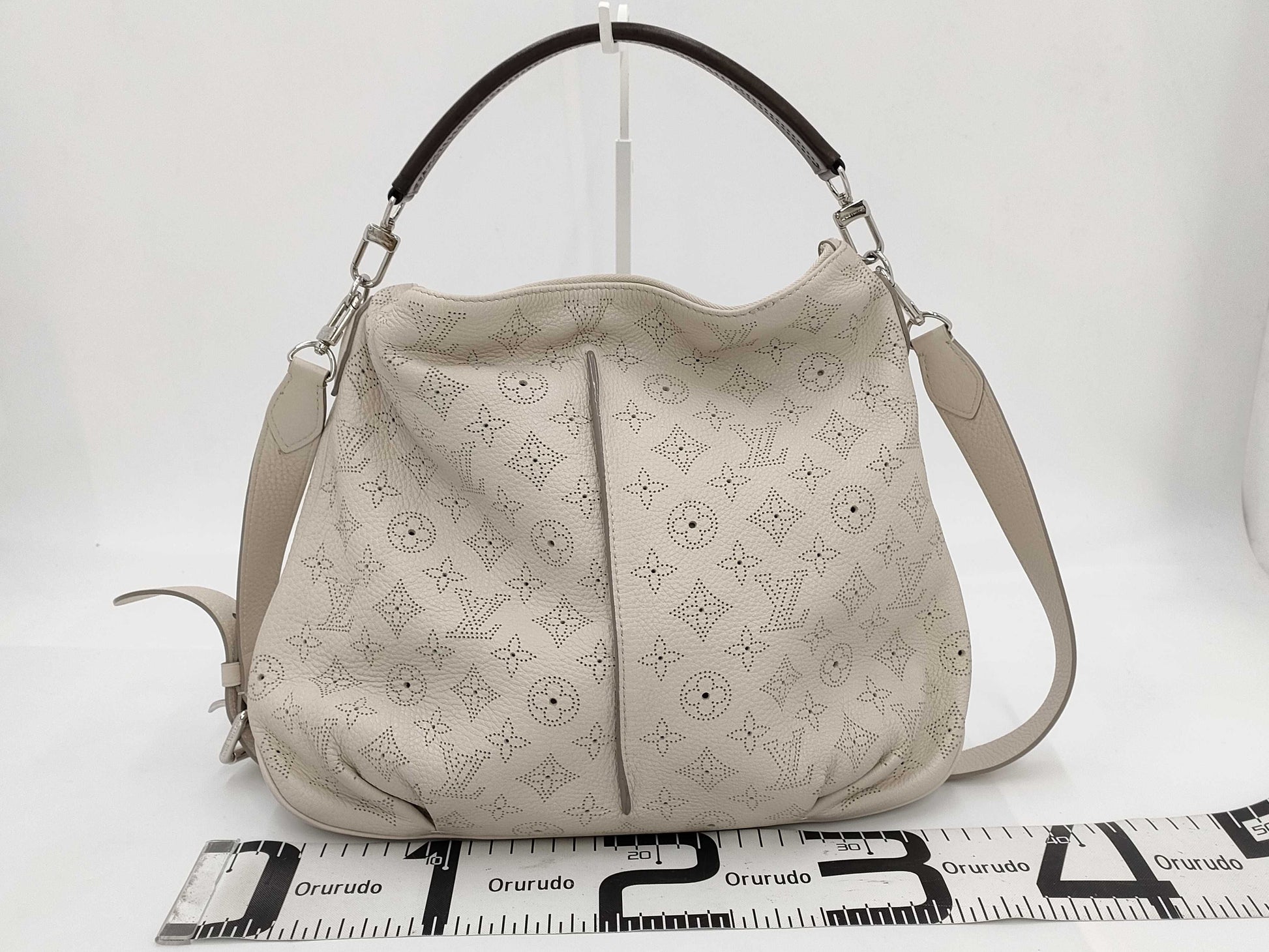 LOUIS VUITTON Mahina M94275 Mahina Selene PM Blanc Handbag with Shoulder Strap, Padlock, Two Keys, and Cloche