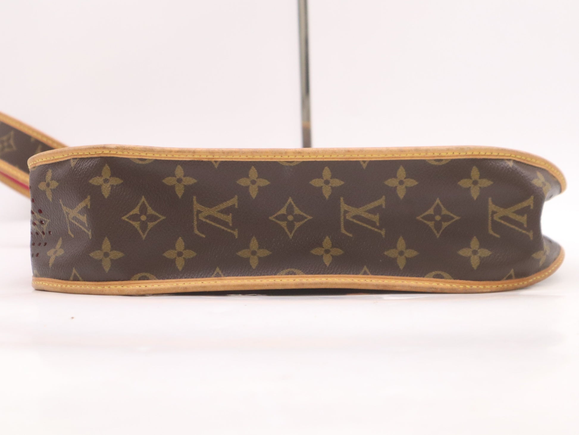 LOUIS VUITTON M95172 Musette Fuchsia Shoulder Bag