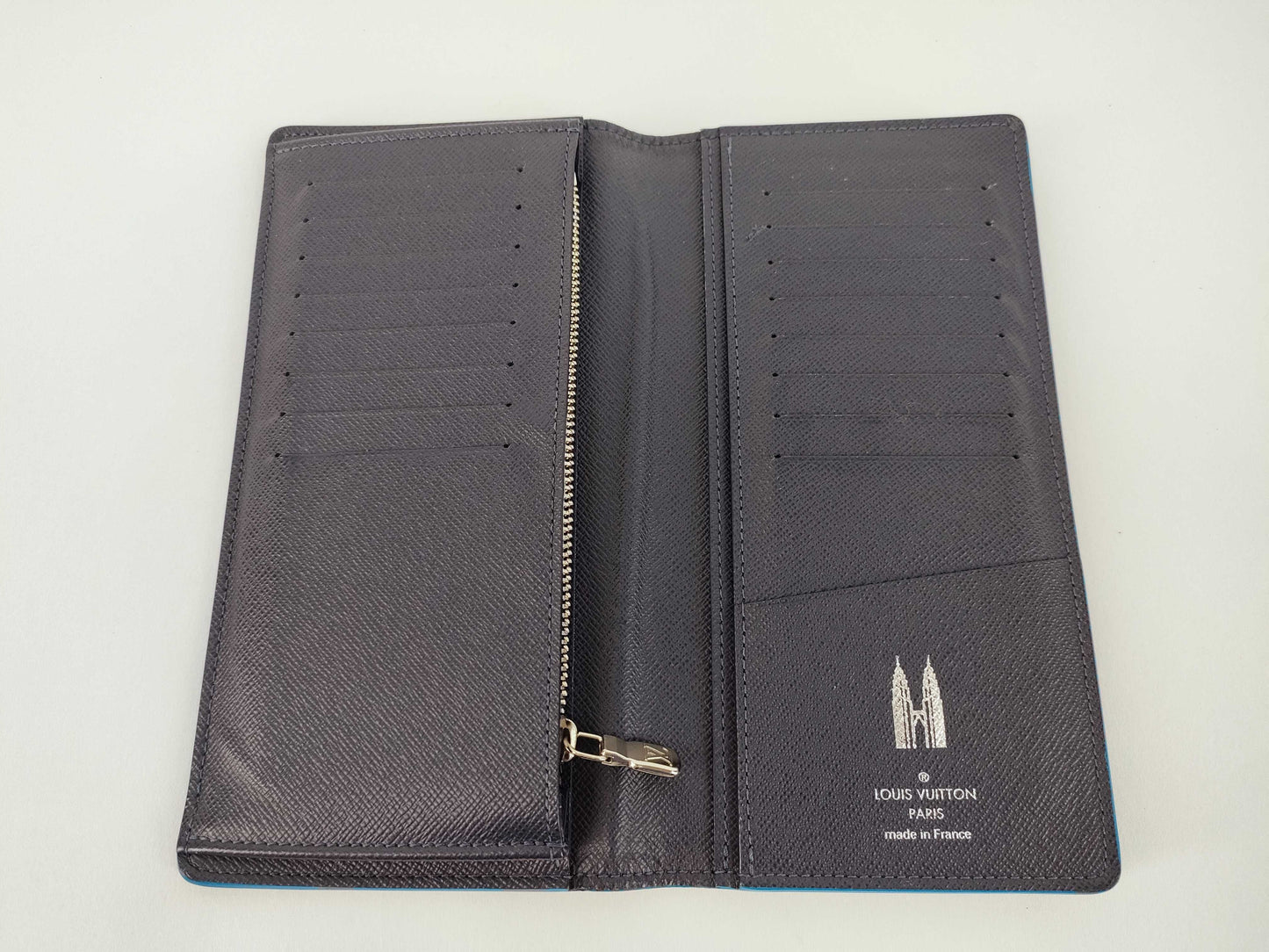 LOUIS VUITTON Taiga Louis Vuitton Taiga Brazza Wallet