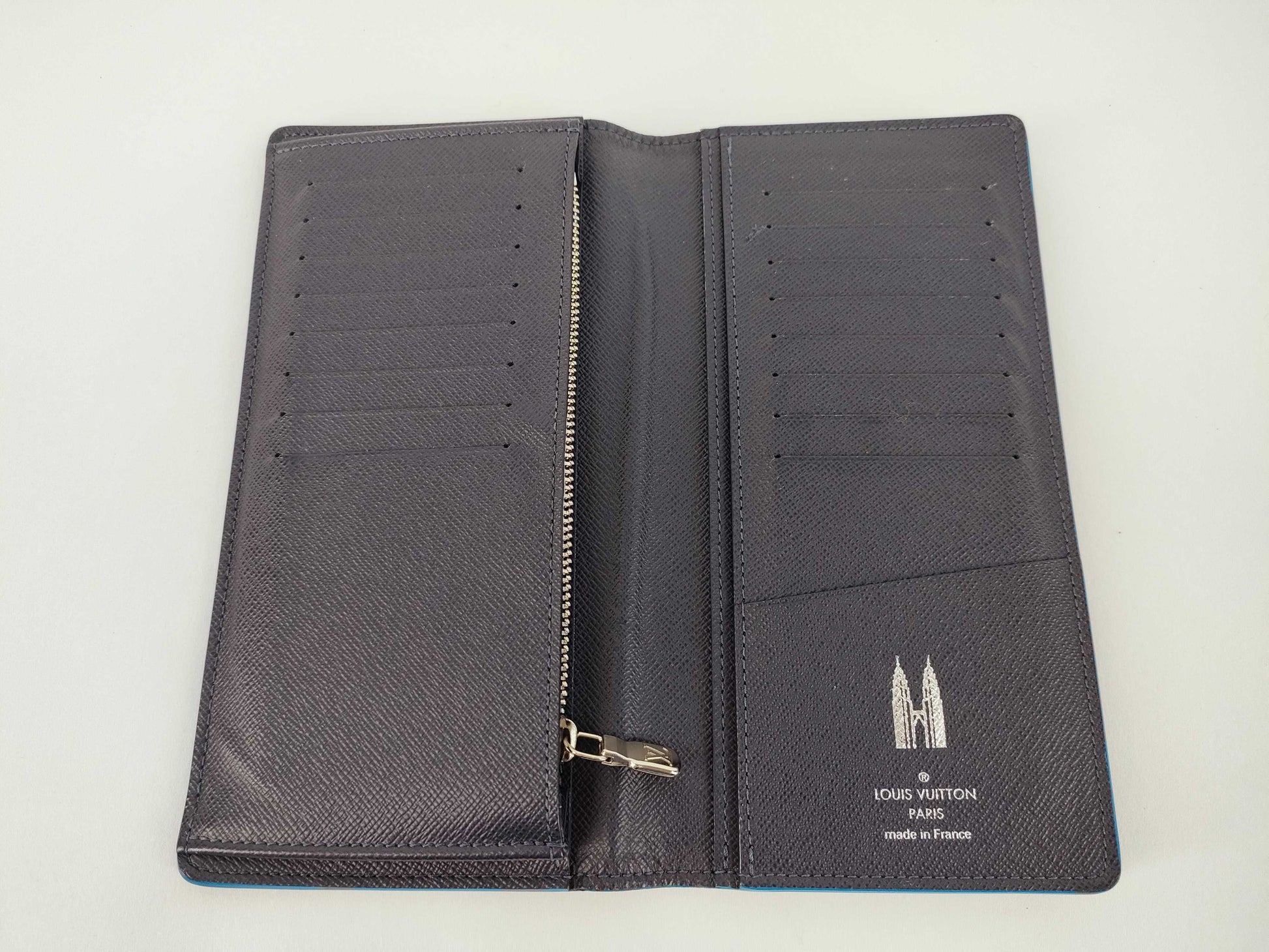 LOUIS VUITTON Taiga Louis Vuitton Taiga Brazza Wallet