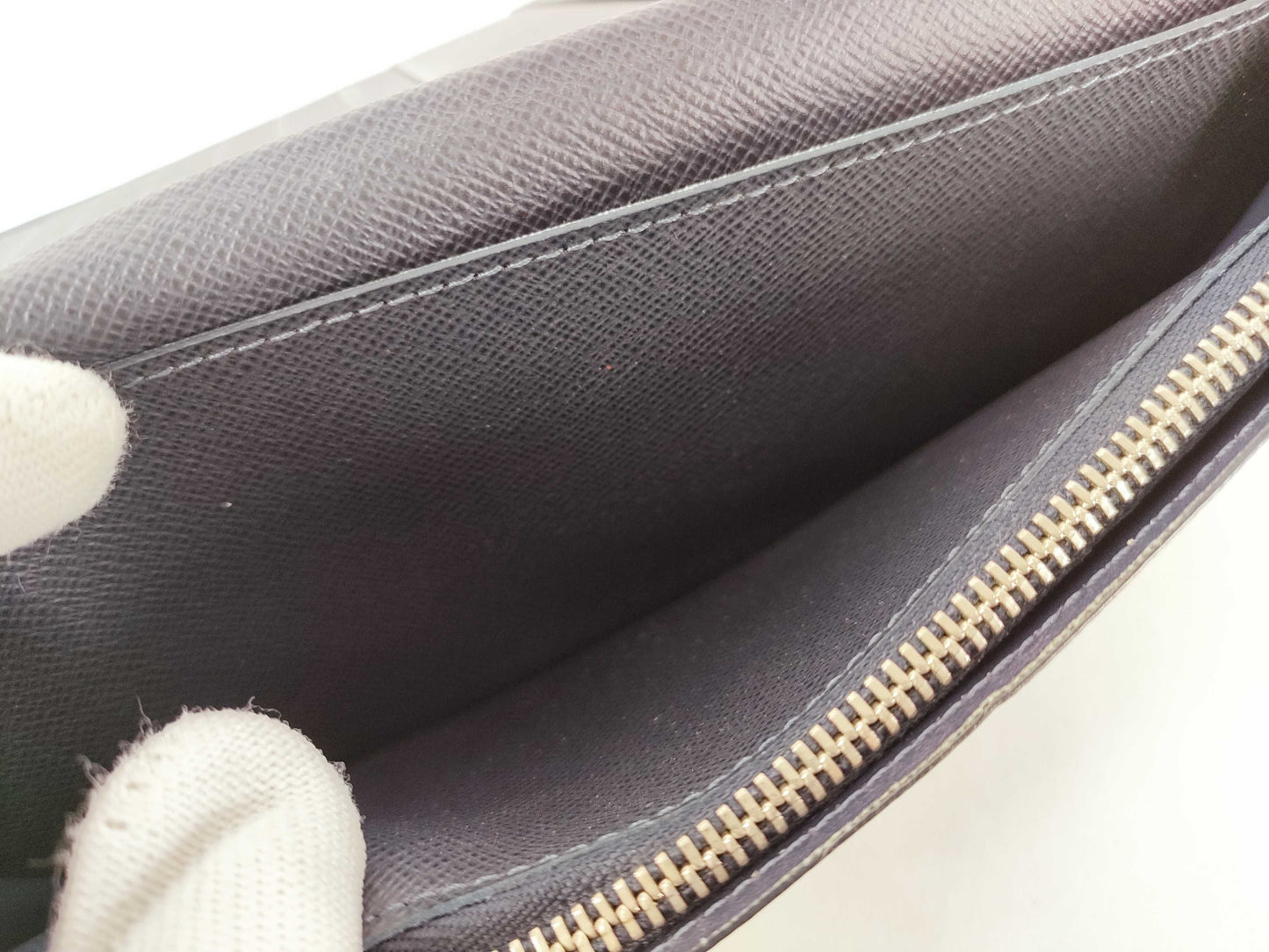 LOUIS VUITTON Taiga Louis Vuitton Taiga Brazza Wallet