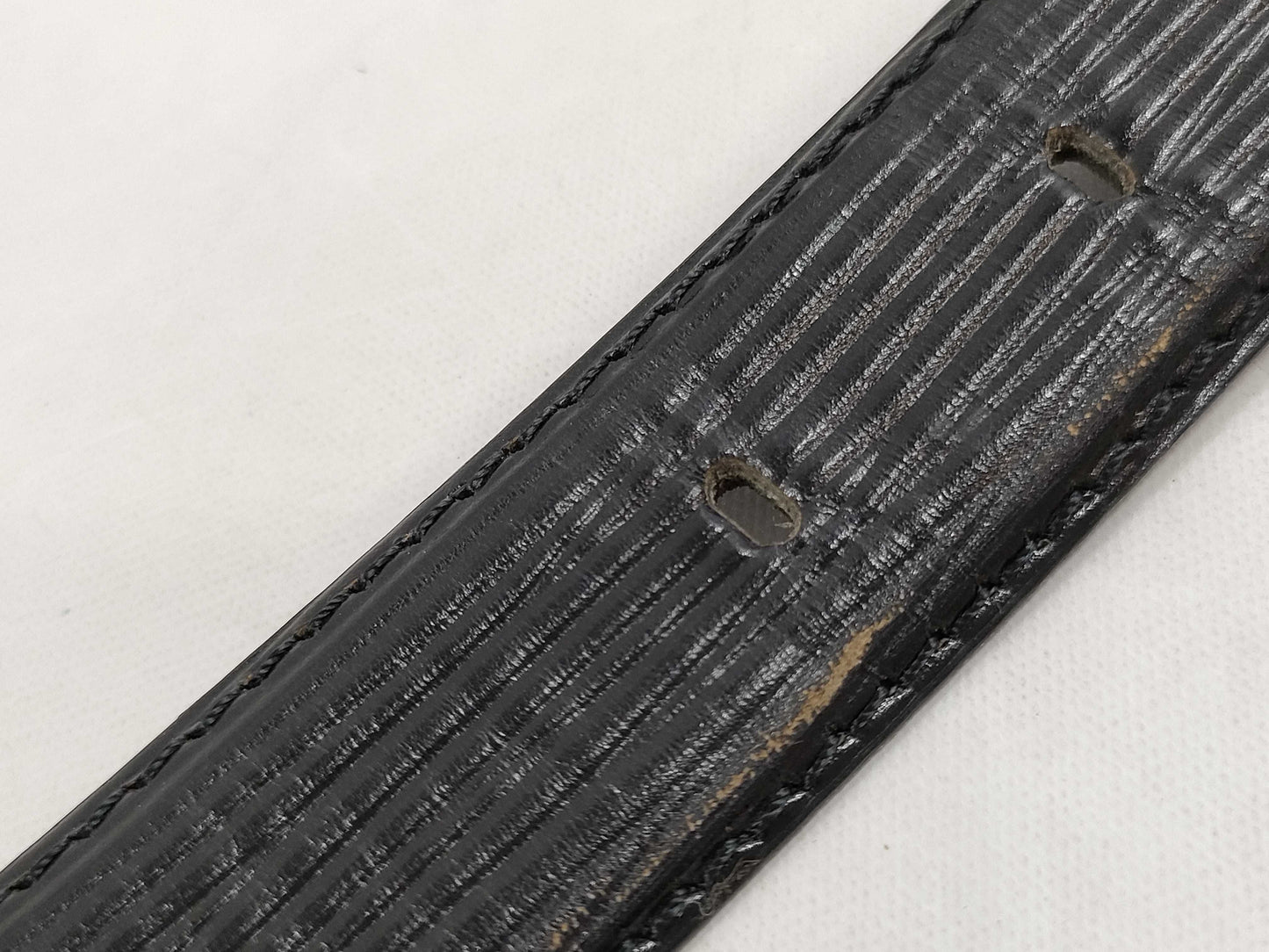 LOUIS VUITTON Epi Santur Classic Belt