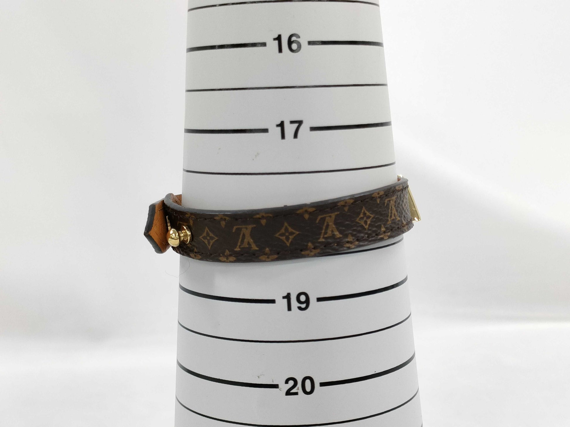 LOUIS VUITTON Monogram Essential V Leather Bracelet M6042