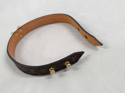 LOUIS VUITTON Monogram Essential V Leather Bracelet M6042
