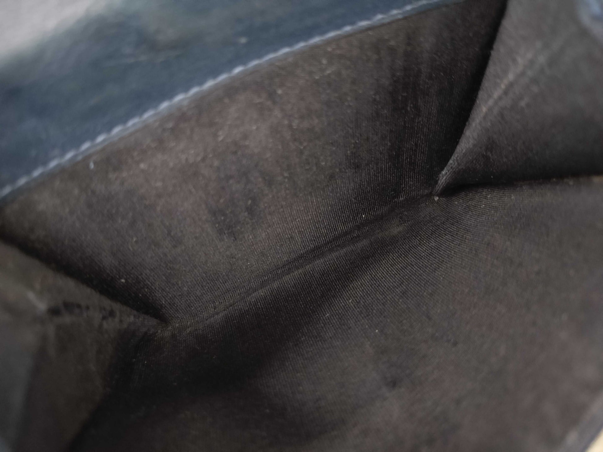 CHANEL Caviar Skin Deca Coco Double Hook Bifold Wallet