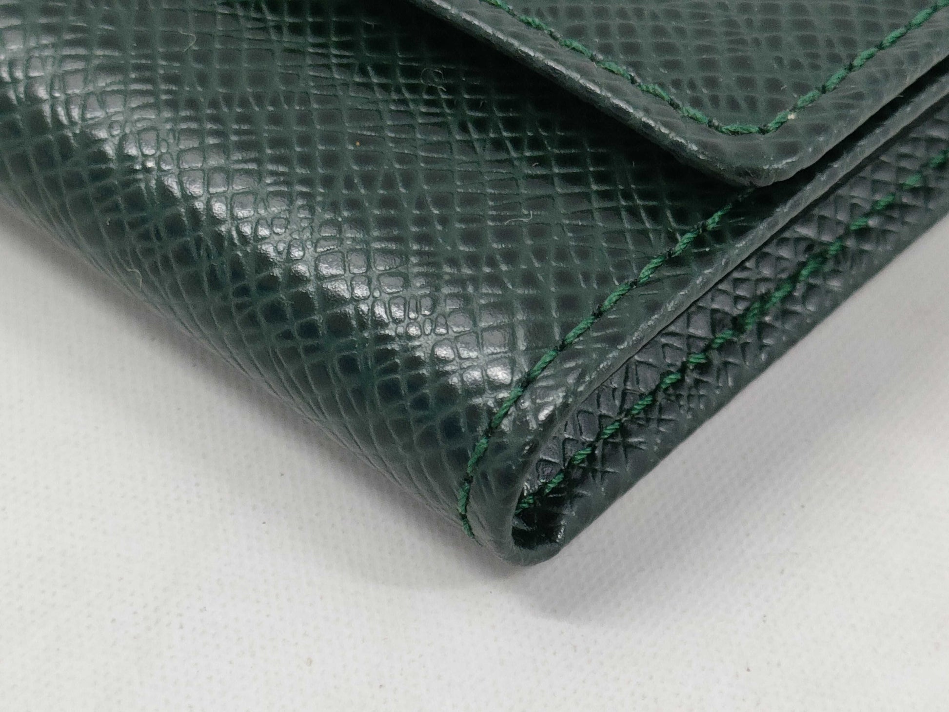 LOUIS VUITTON Taiga Multicle 4 MI1924 Key Case/Key Holder