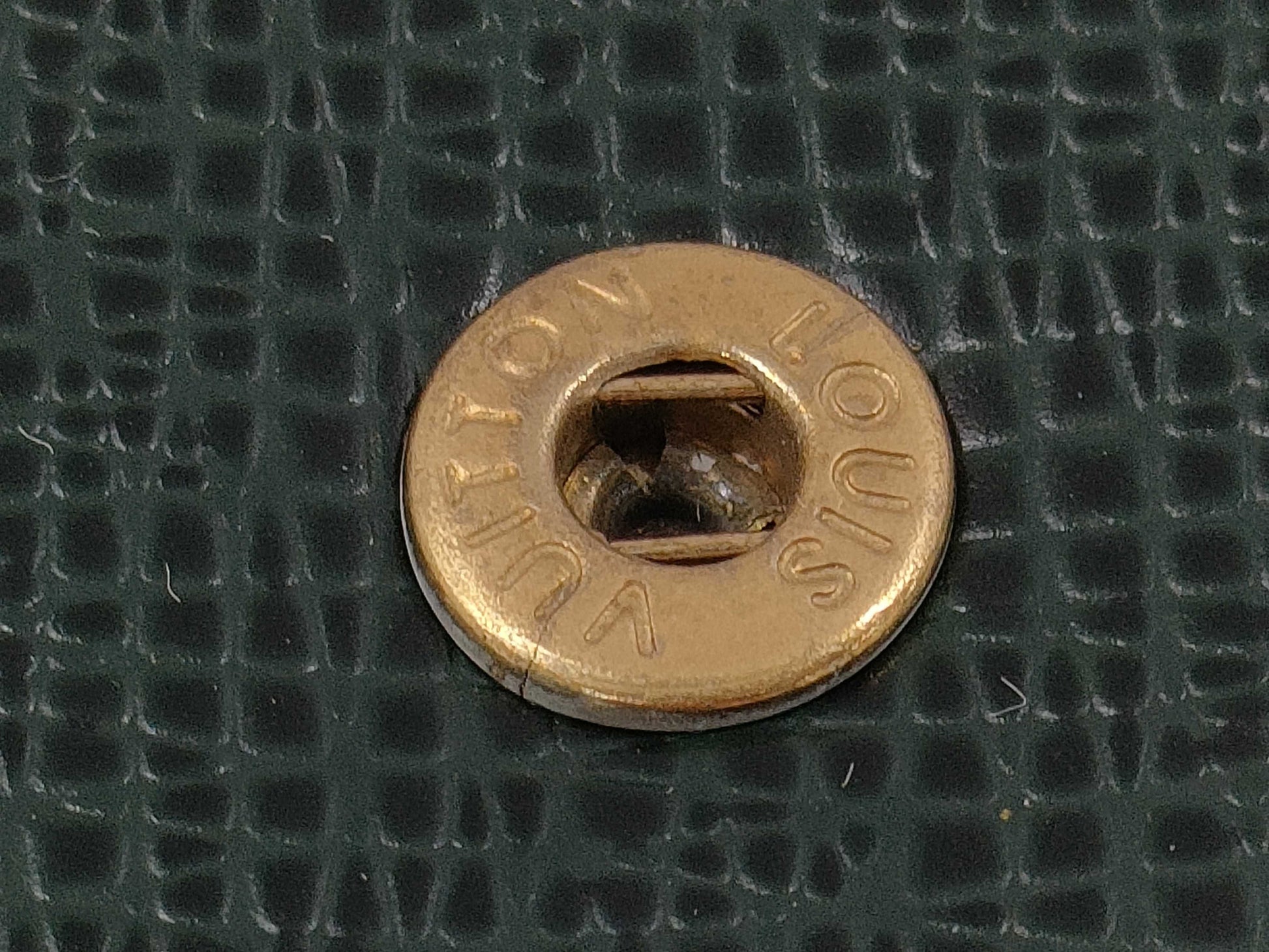 LOUIS VUITTON Taiga Multicle 4 MI1924 Key Case/Key Holder