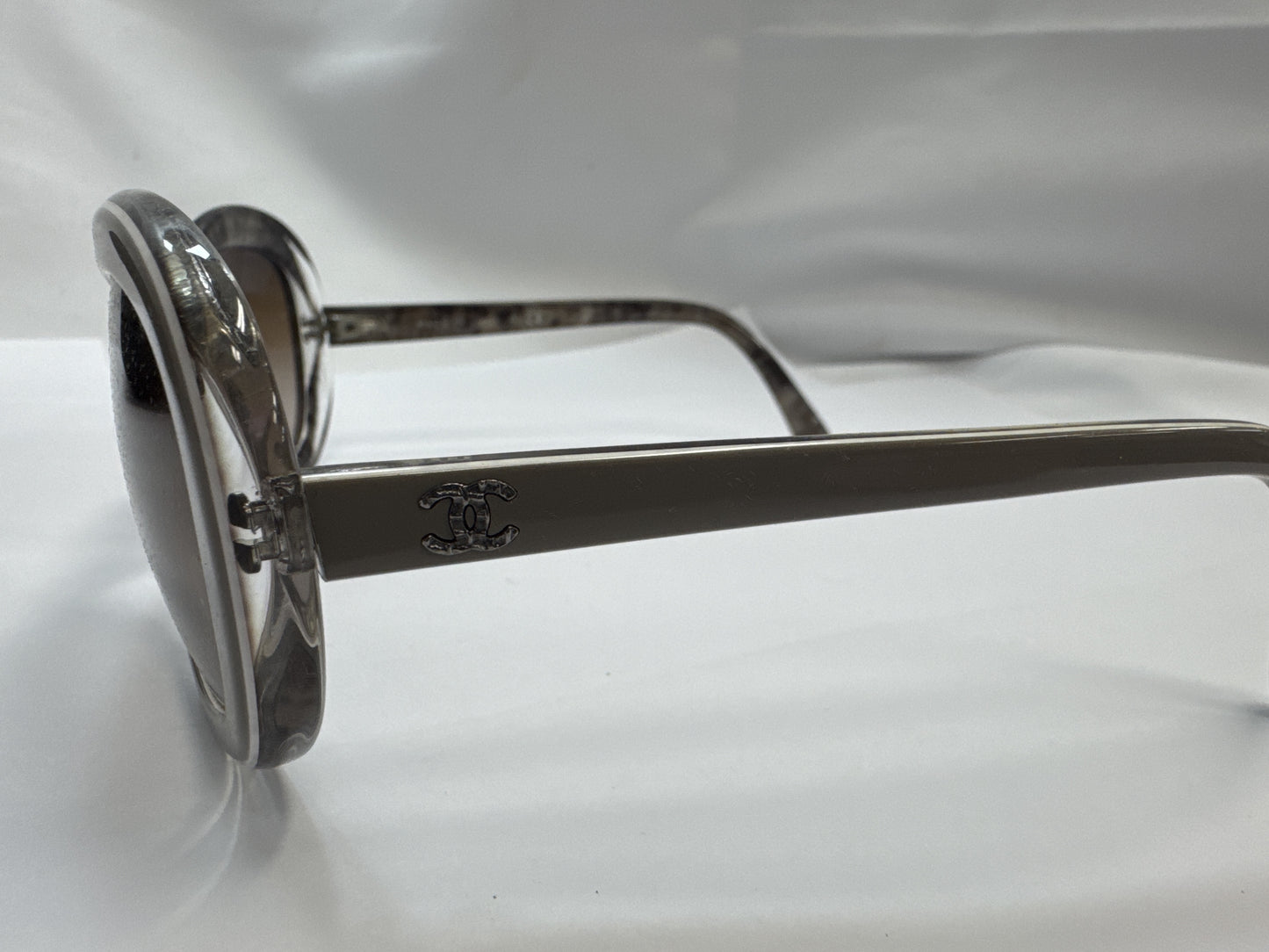  CHANEL Chanel sunglasses with case Sunglasses and glasses