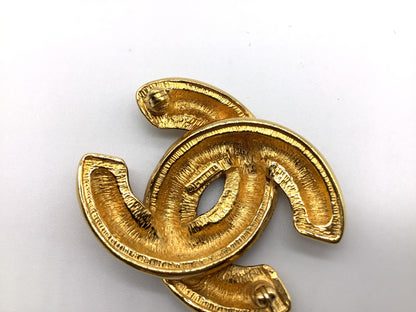 CHANEL Coco Mark Matelasse Brooch 1142 Gold Engraved Brooch