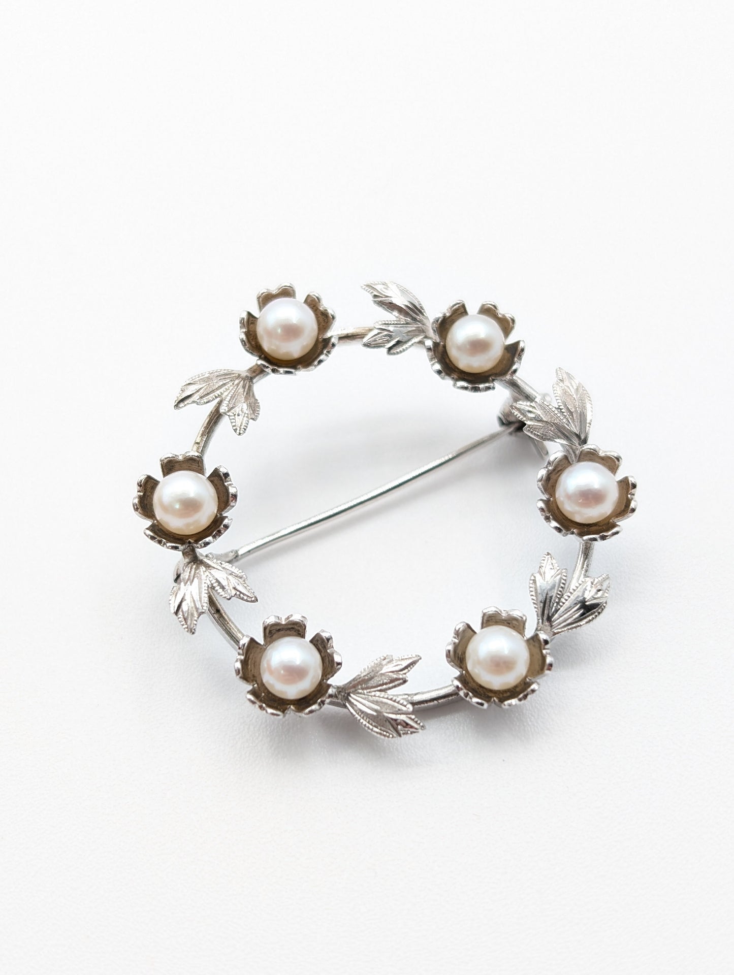MIKIMOTO Wreath Motif Brooch with Pearl Diameter Approx. 4.0mm-4.2mm, Sterling Silver, 4.6g 
