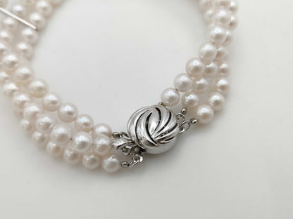 3-strand pearl bracelet, approximately 5.0-5.4mm diameter, 25.5g, made of sterling silver.