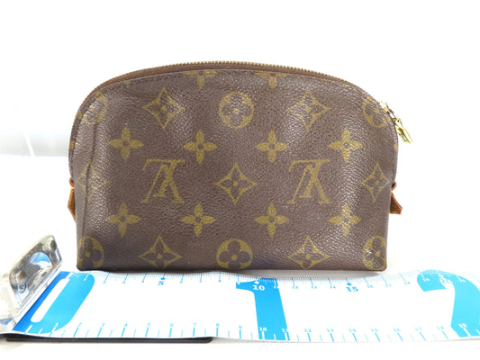 LOUIS VUITTON Monogram Louis Vuitton Monogram Pouch Pouch