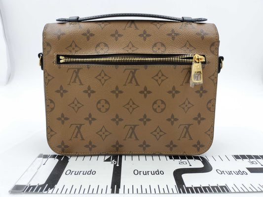 LOUIS VUITTON Monogram Louis Vuitton Metis Shoulder Bag