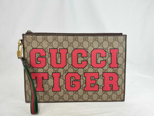 GUCCI GG Supreme Gucci Clutch Bag